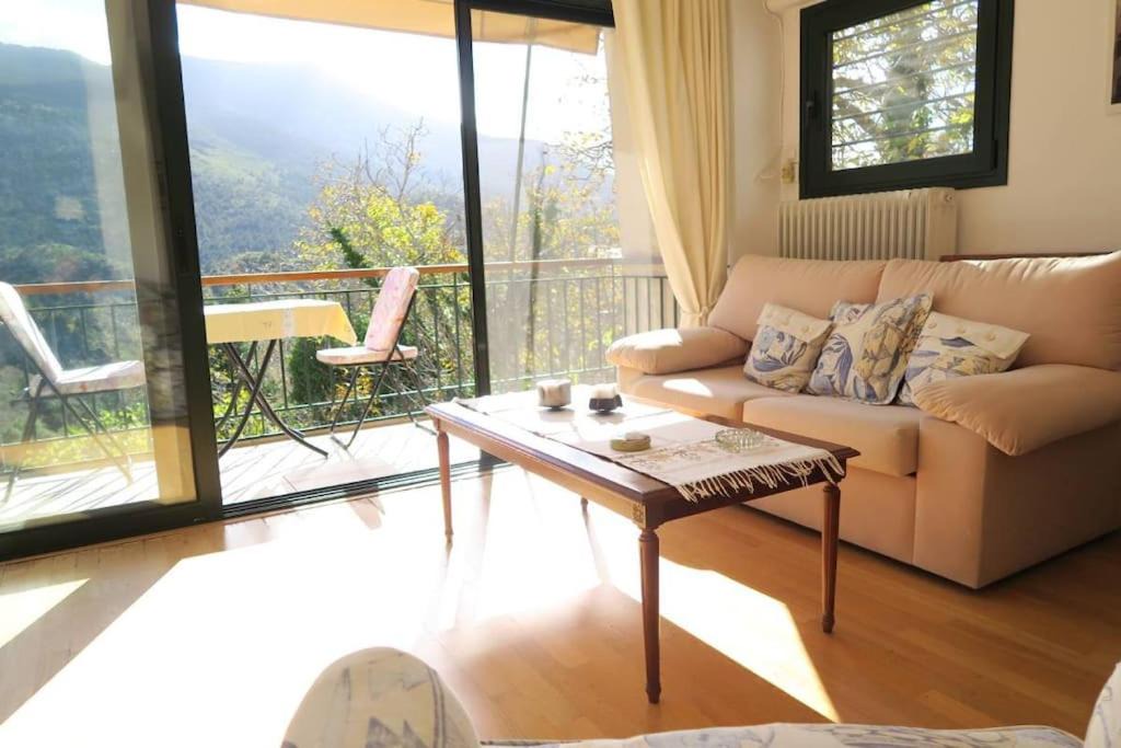 Longanikos House | Beautiful mountain view house with fireplace