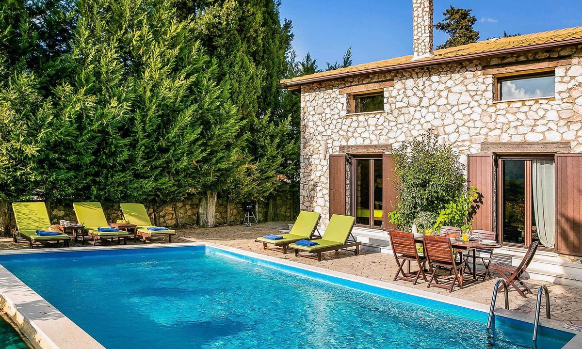Marantochori Villa | Beautiful Villa with a private pool and parking.