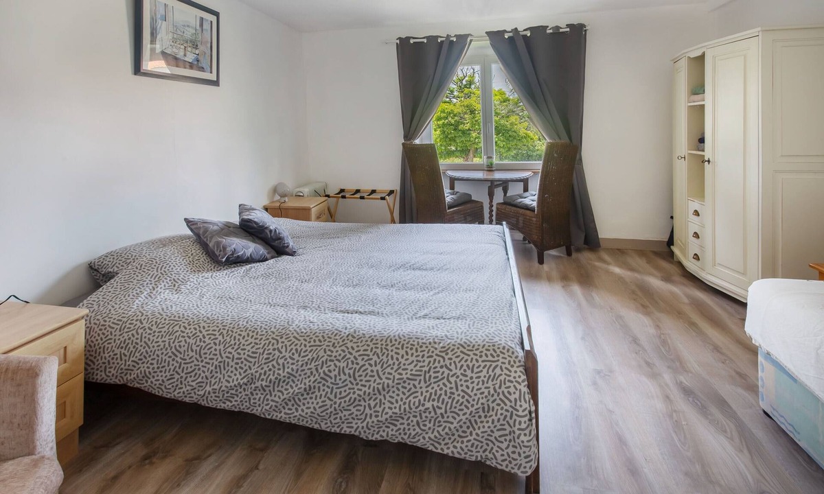 Champsac House | Bed and Breakfast 'Chambre 3 Et 4' with Lake View, Shared Pool and Shared Garden