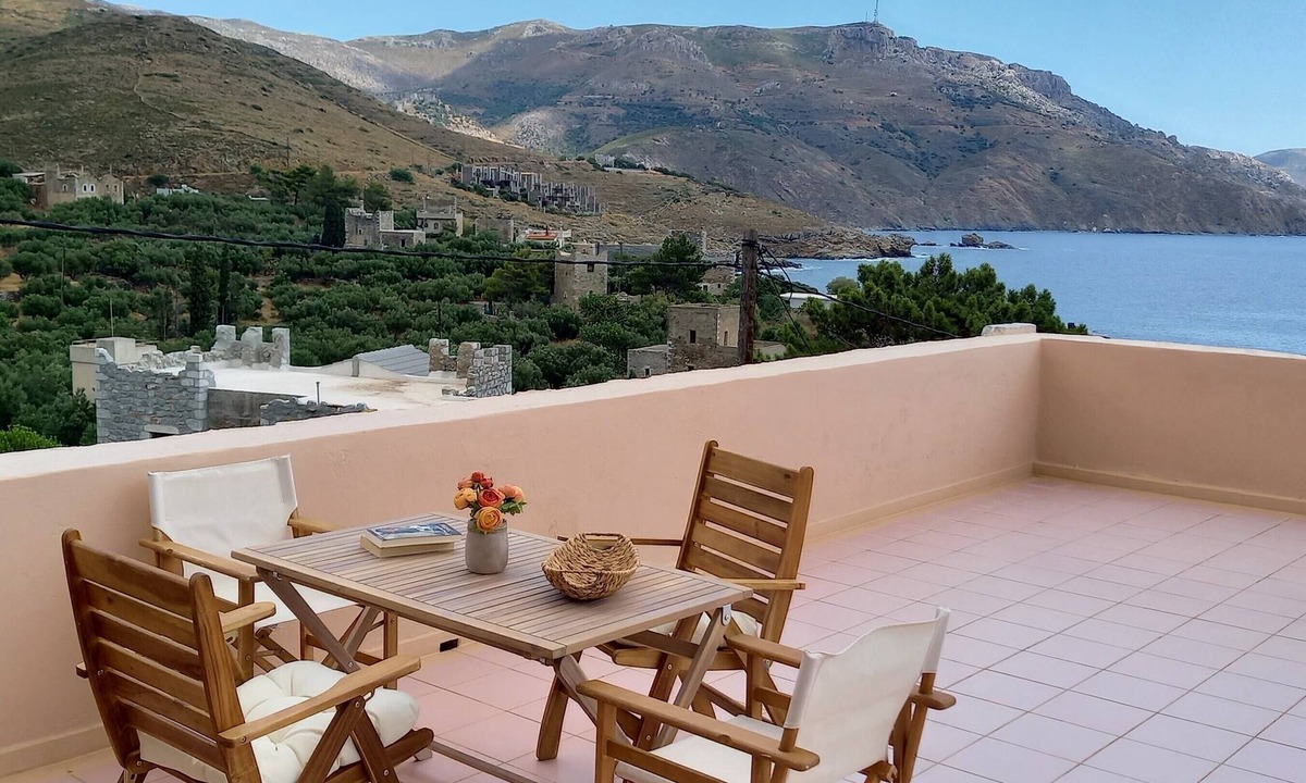 Alika House | Calliope traditional retreat next to the sea