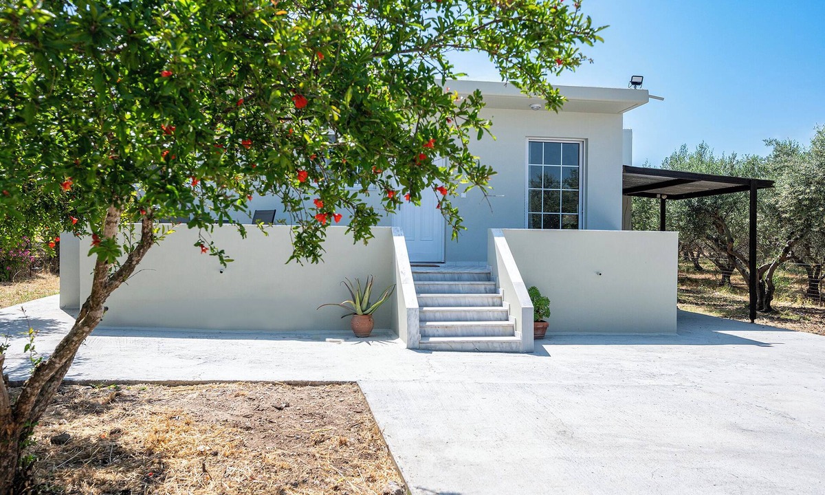 Linopotis House | "Calma " country living -Your vacation home in an olive grove near the beach