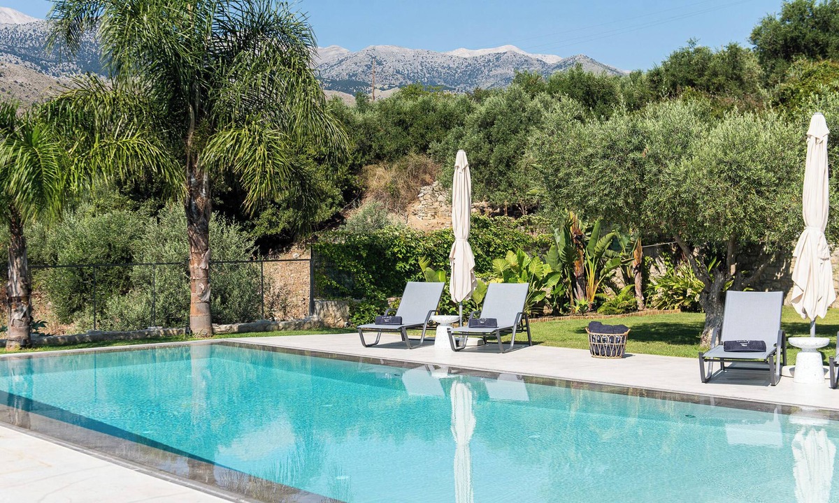 Nipos Villa | Charming 3-bedroom villa with large pool, WiFi and AC in lovely Nipos