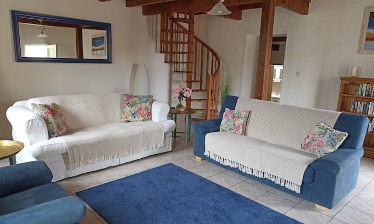 Saint-Thomas-de-Conac Cottage | Charming Village Cottage with Private Pool