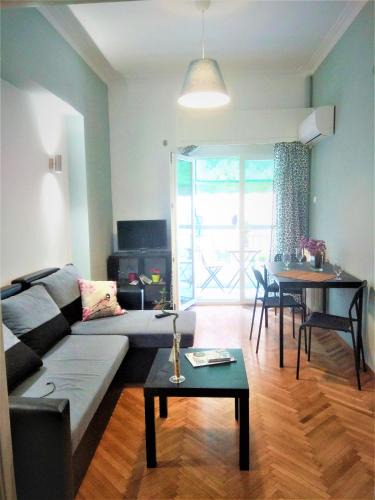Kinosargous Apartment | Colorful apartment 5 minutes walk from Acropolis