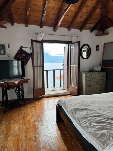 Spileo House | Cottage by the Sea in Vathy Methana