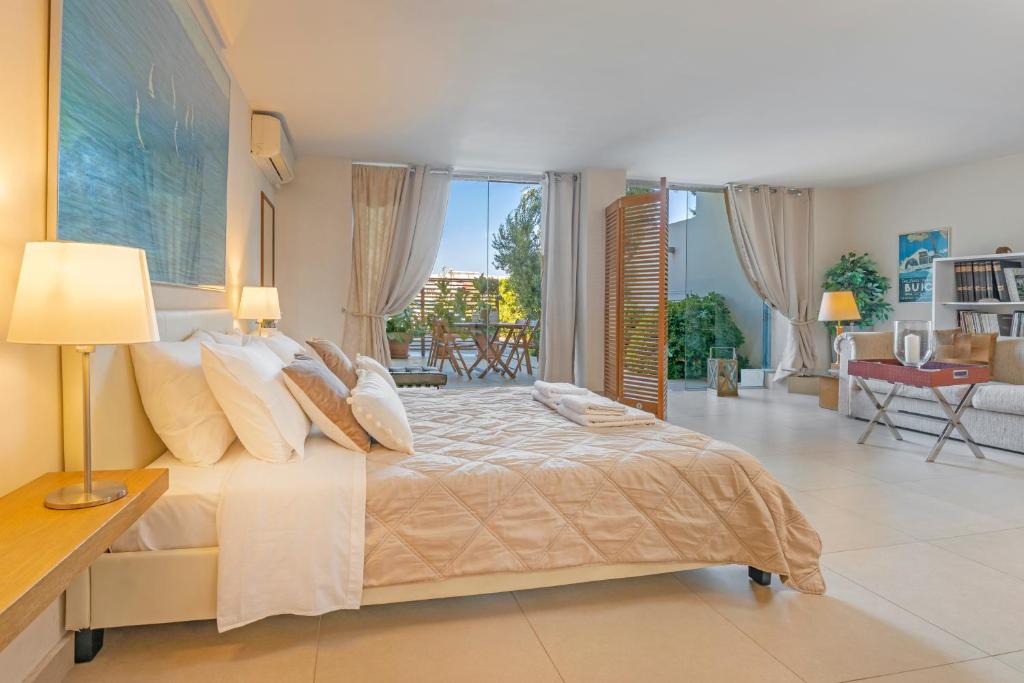 Petaloudes Apartment | Couple's Getaway , Modern Amenities & Sophisticated Style