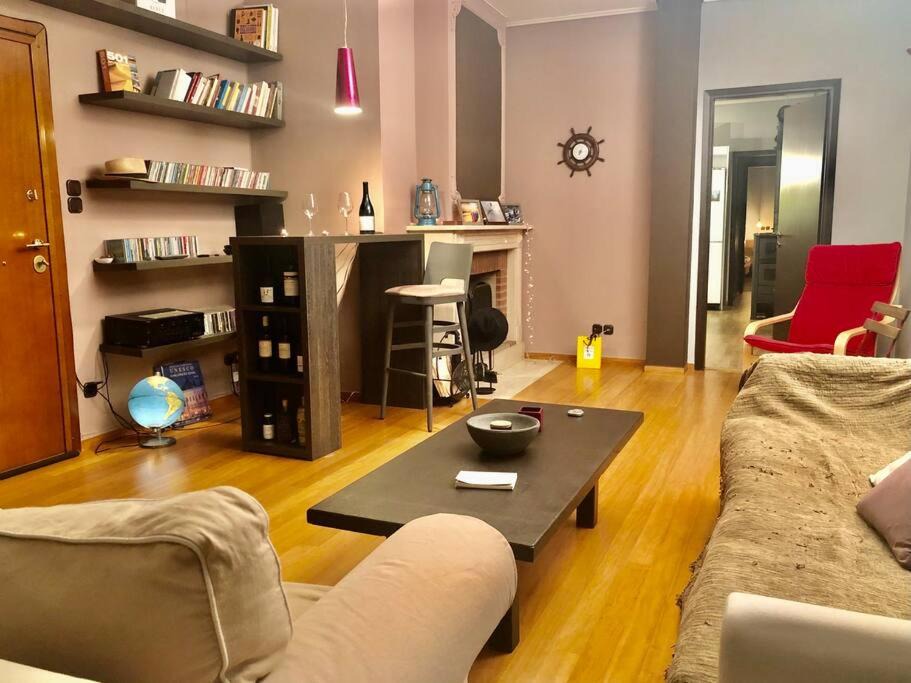 Neapoli Apartment | Cozy Loft with Jazz Notes in Kolonaki