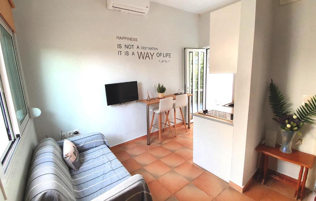 Vouliagmeni Apartment | Cozy seaside studio in Lemos Vouliagmenis