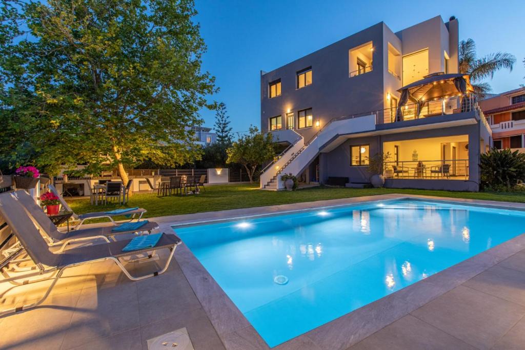 Daratsos Villa | Crystal Waves lux villa-Homeleader