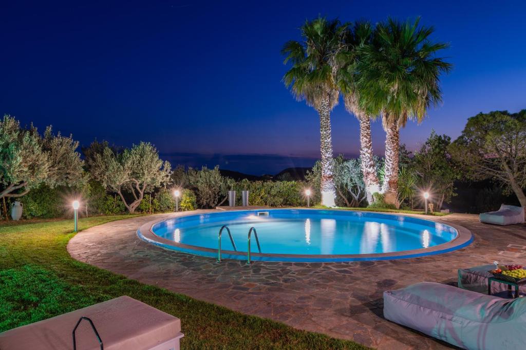 Kalyvia Thorikou House | Cuervo Poolside Villa