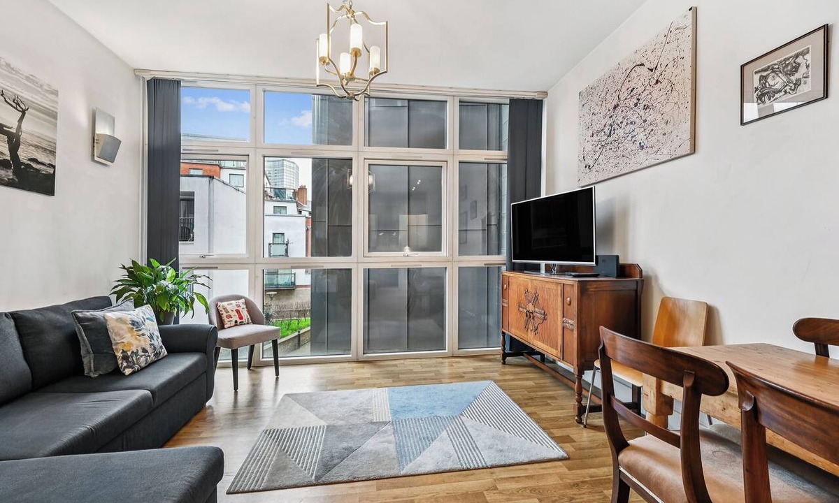 Vincent Square Apartment | Discover Riverside Comfort at Tate Britain: Stylish 1-Bed Apartment (Sleeps 4)