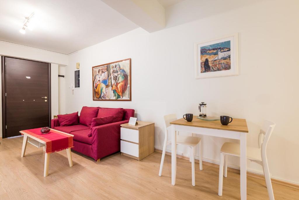 Plaka Apartment | Downtown urban apartment for 4 people in Plaka