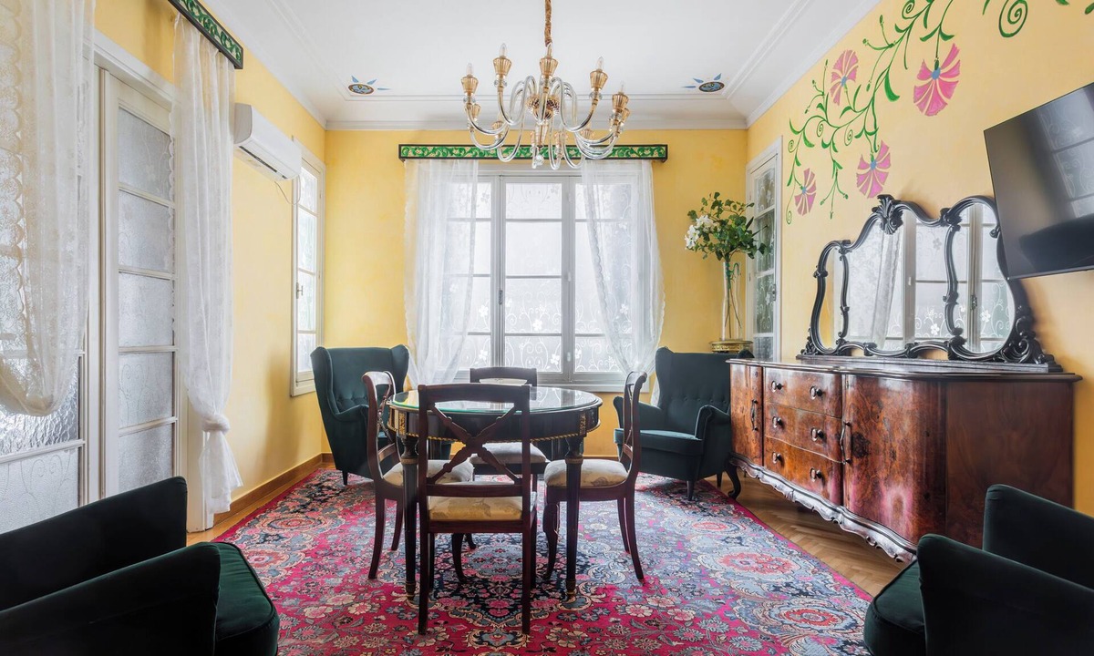Omonia Apartment | Eclectic 4-Bed, 4-Bath Apt in Central Athens - AK1