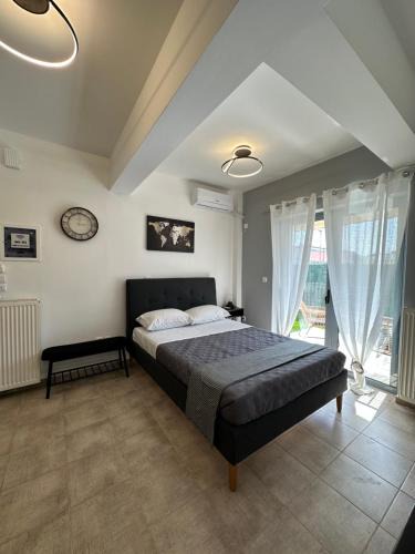 Agios Dimitrios Apartment | Elegant Escapes 4
