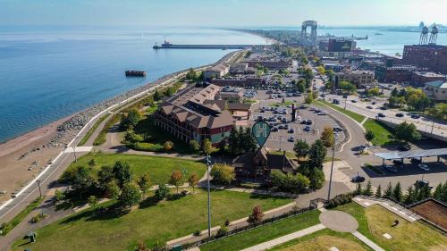 Downtown - Waterfront Hotel | Endion Station Inn by Heirloom Boutique Collection