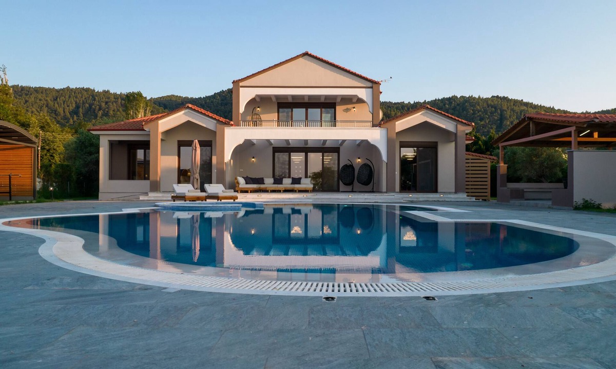 Vourvourou Villa | Epavli Alexandros: Luxurious Beachfront Villa in Vourvourou.
