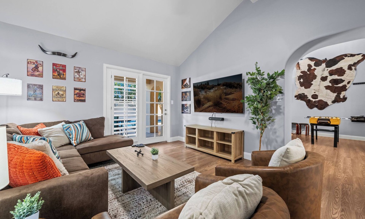 Mesa House | Free Heated Pool, Game Room, Fire-Pit, BBQ, Luxury Home