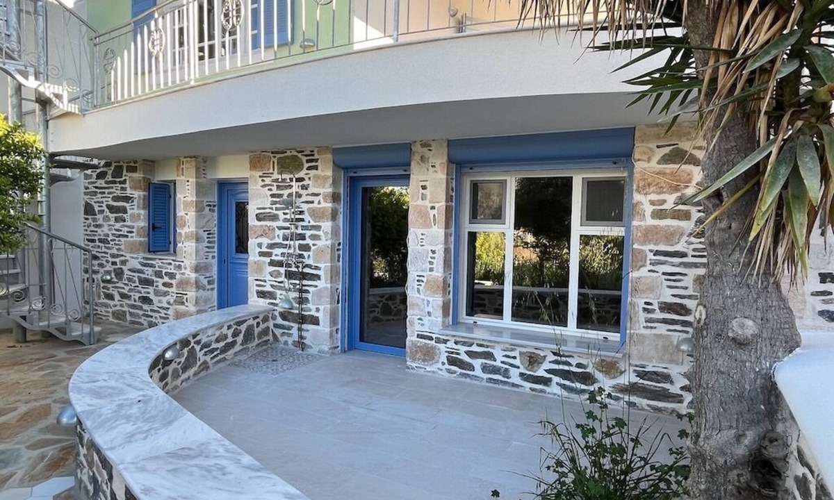 Karystos Apartment | Garden Apartment Amalía - central, stylish, quiet