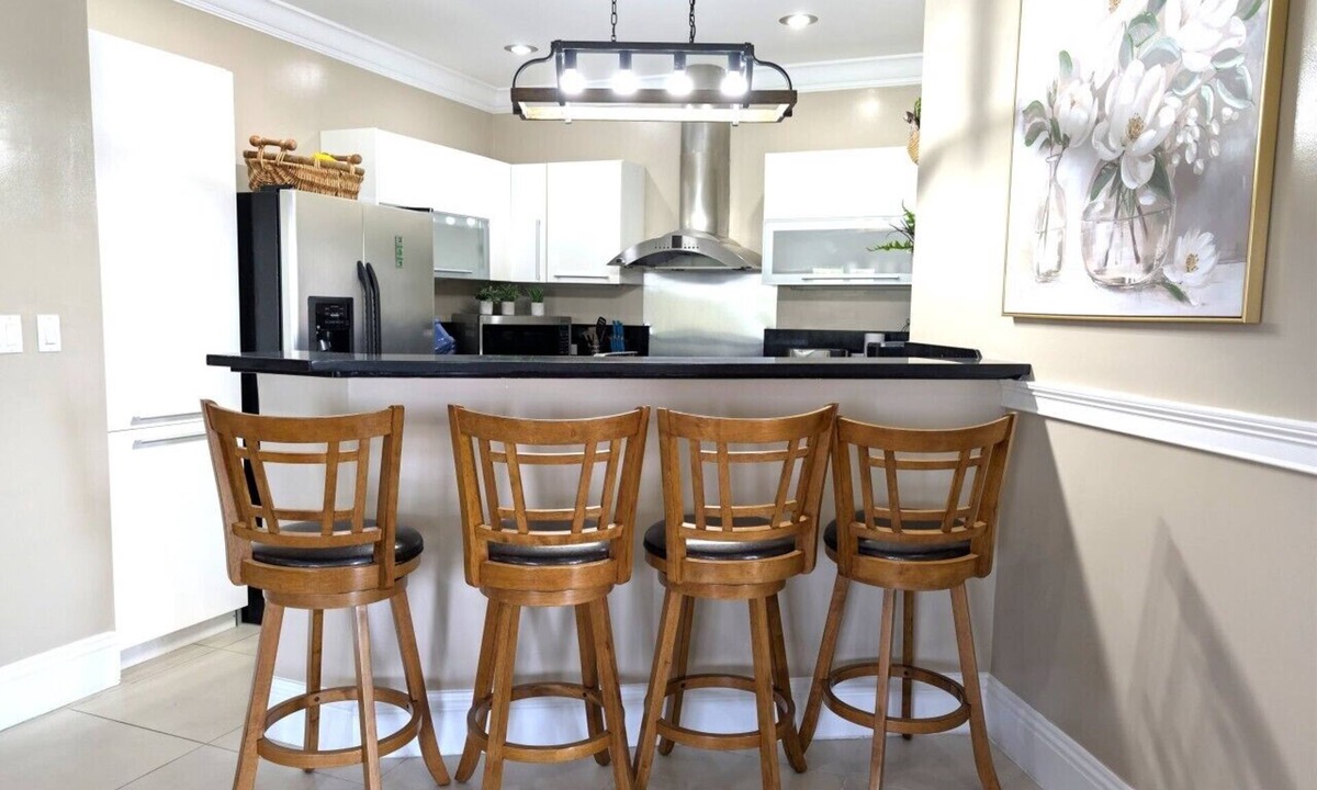 Bahamia West Condo | Gated condo w/boat dock/beach/pool/hot tub