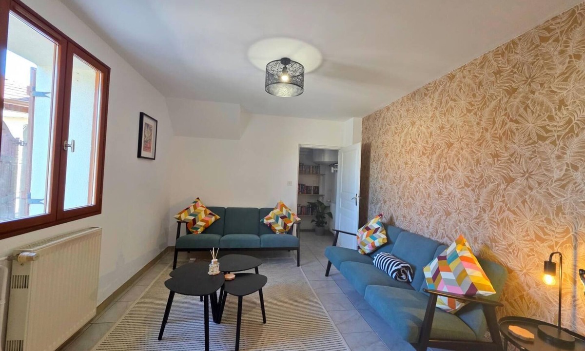 Chambon-sur-Voueize House | Gite based in an award winning village. Family friendly and Pets welcome!