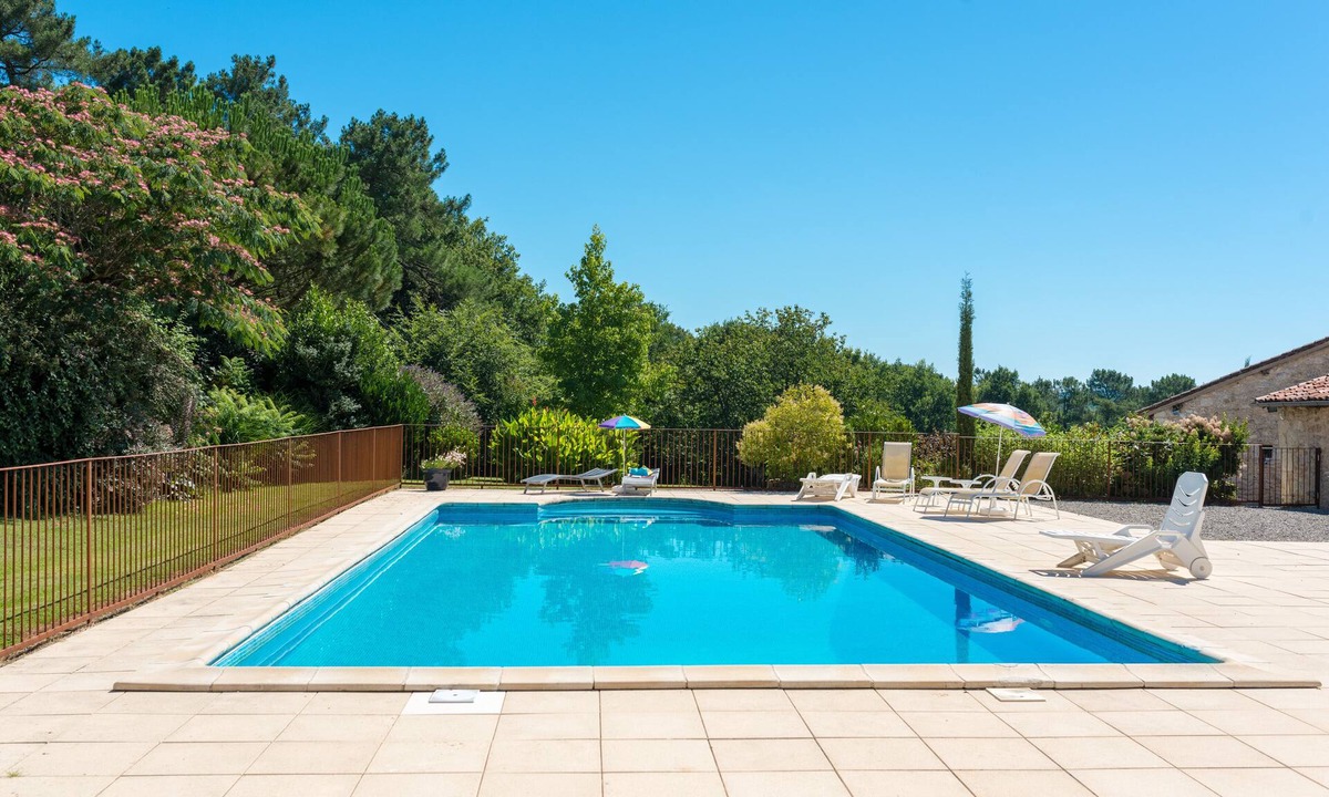 Saint-Pierre-de-Cole Cottage | Gite in Perigord. (youtube) gite les gardes