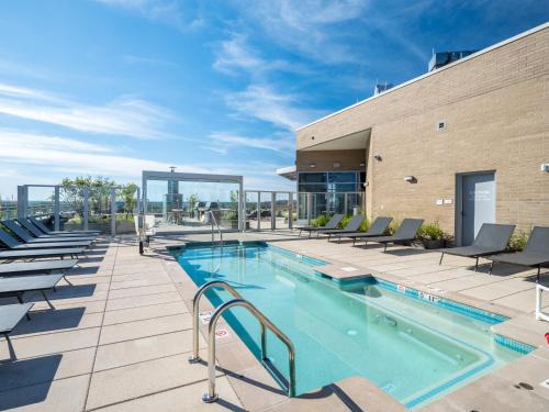 Woodmont Triangle Apartment | Global Luxury Suites Bethesda Chevy Chase