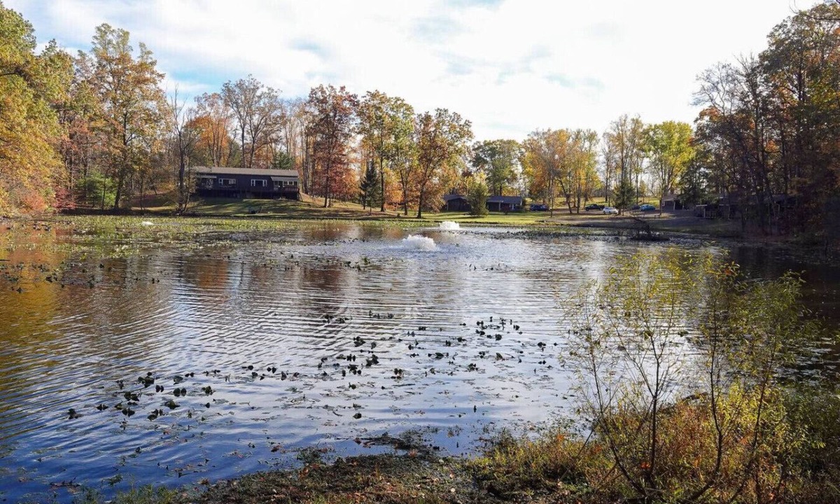 Streetsboro Cabin | Hawks Haven At Heron Hill Retreat Hot Tub On Lake!