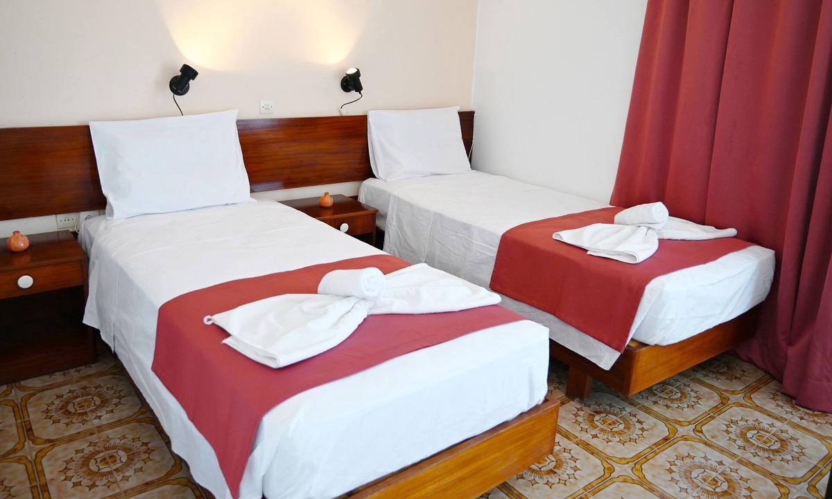 Paradisi Apartment | Helena Apartment GF with Garden View near Airport