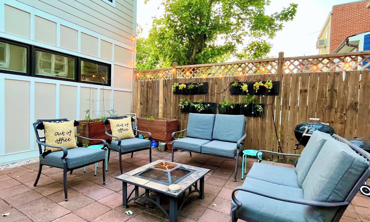 Near Northeast House | Historic Eco Rowhome, 4BR/6bed, 2.5BA, Pet Friendly, Free Street Parking