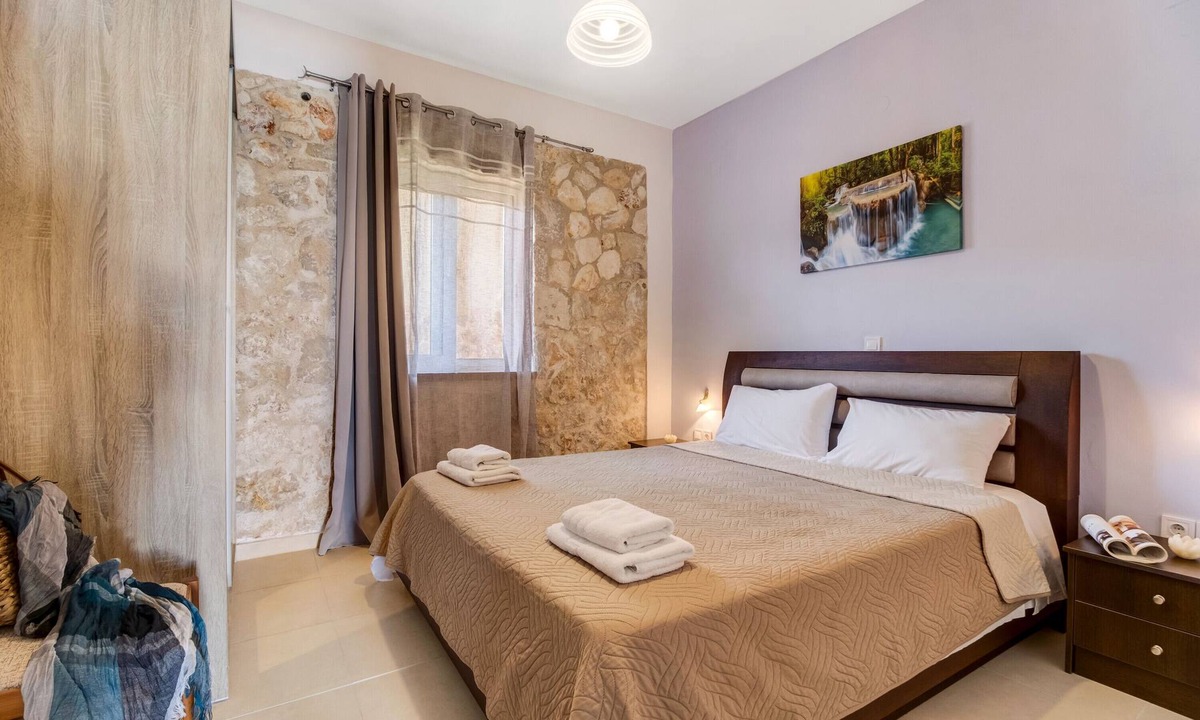 Tsoukaladhes Apartment | Holiday Apartment 'One Bedroom Apartment 4' with Sea View, Shared Pool & Wi-Fi