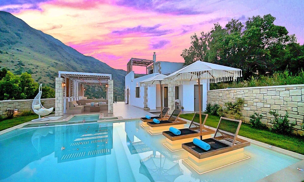 Holiday Georgioupoli Persons Bedrooms | Kavallos
