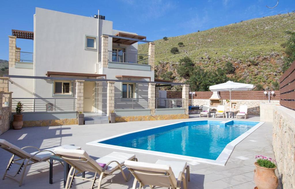 Georgioupolis Villa | Holiday Villa Stone & Green, 2 km From Beach with BBQ & Childrens Area!