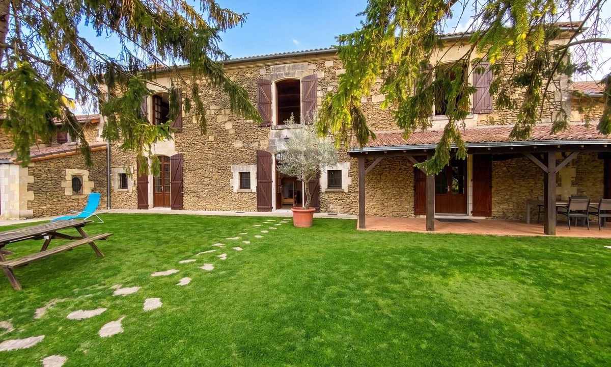 Mouterre-Silly House | Homerez - House in Mouterre-Silly