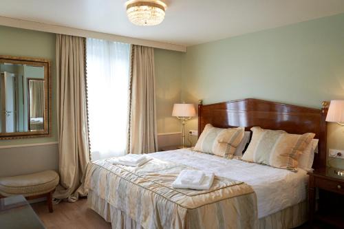 Servieres-le-Chateau Hotel | HOTEL Les Contes de Bruyeres
