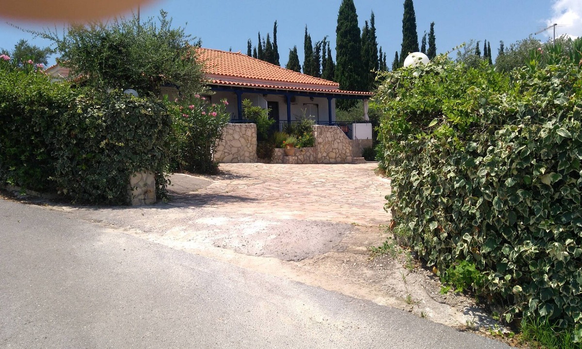 Kompi House | House Takis Haikos 2 two minutes walk to the beach Peroulia