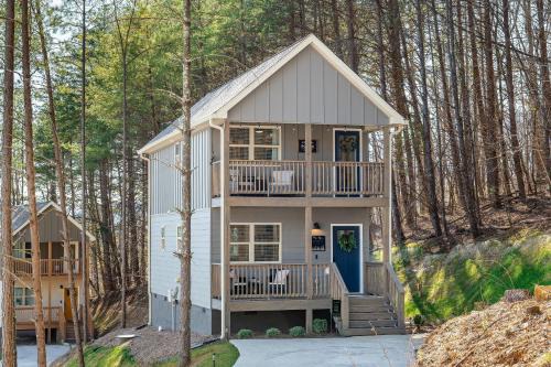 Lookout Valley Neighborhood Association House | Ideal Location & Mountain Views: Chattanooga Home!