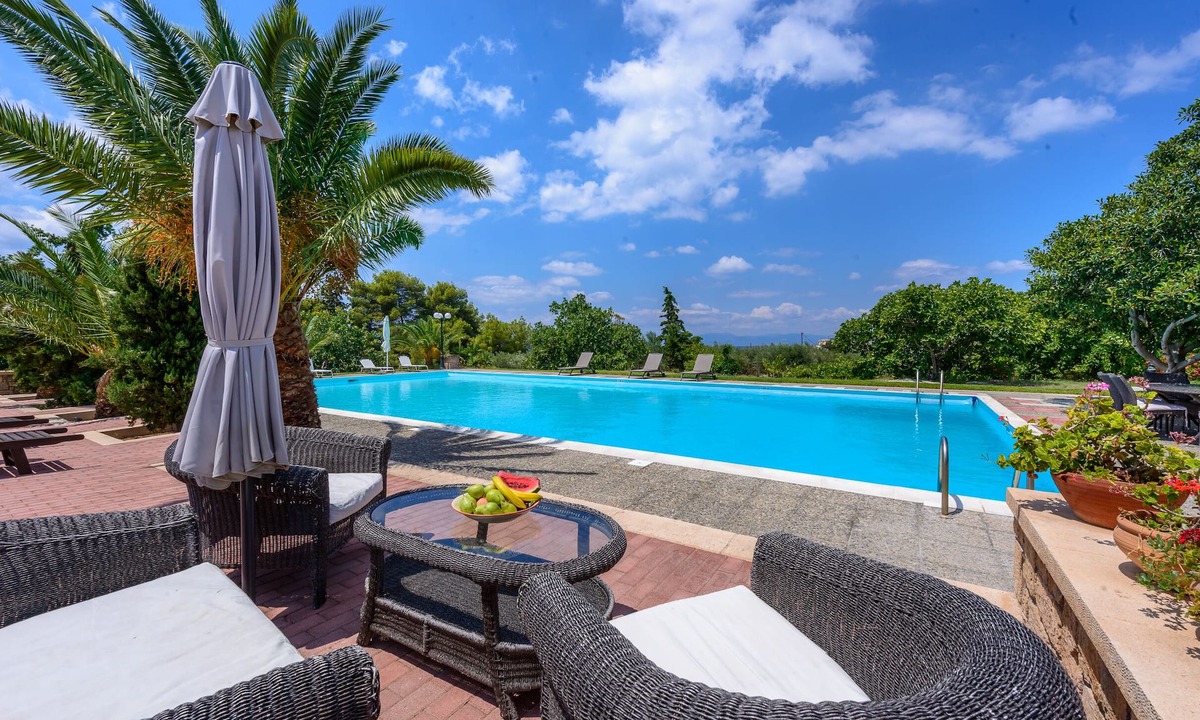 Aegina House | KOKKINO KASTRO is a historic estate in Aegina full of memories from 1825.
