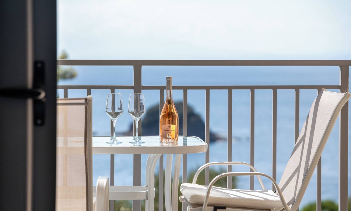 Troulos Hotel | La Luna Hotel