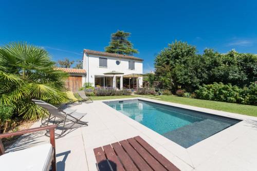 Saint-Benoit House | La Maison Château d'Eau : piscine pour 6/8 pers