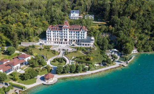 Menthon-Saint-Bernard Hotel | Le Palace de Menthon