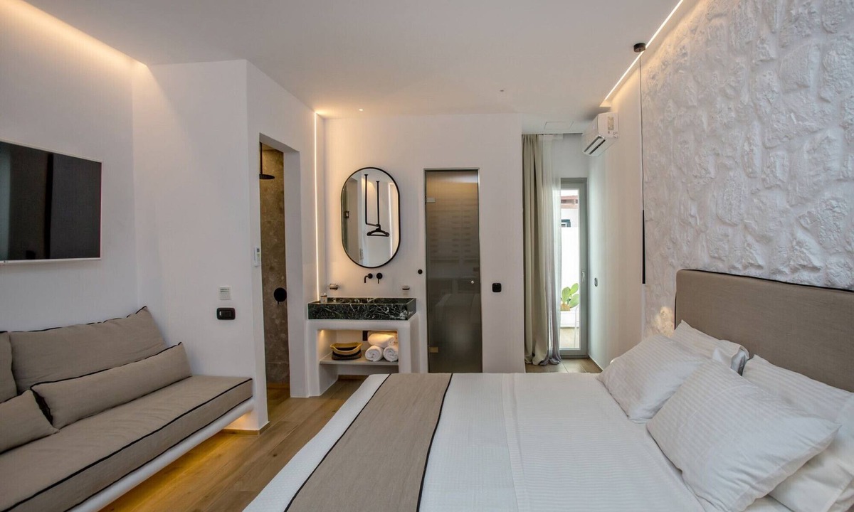 Levantes | Tinos Town