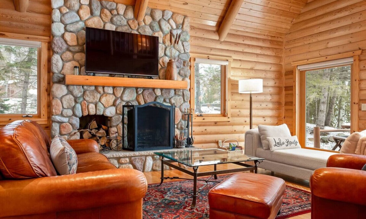 Grand Rapids House | Loon Star Lodge - Three Bedroom Log Home