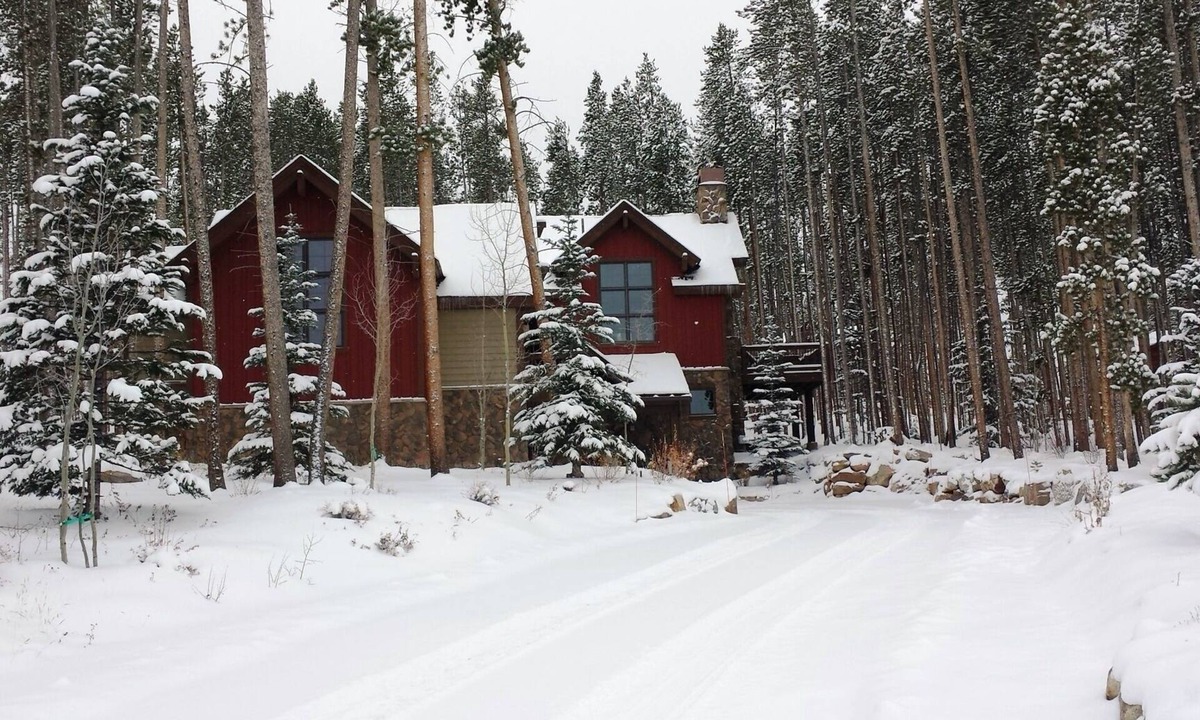 The Highlands House | Lux Home, 4 BR W/4 ensuite Bathrooms, 3 Fireplaces, Golf and Hiking, Hot Tub, .