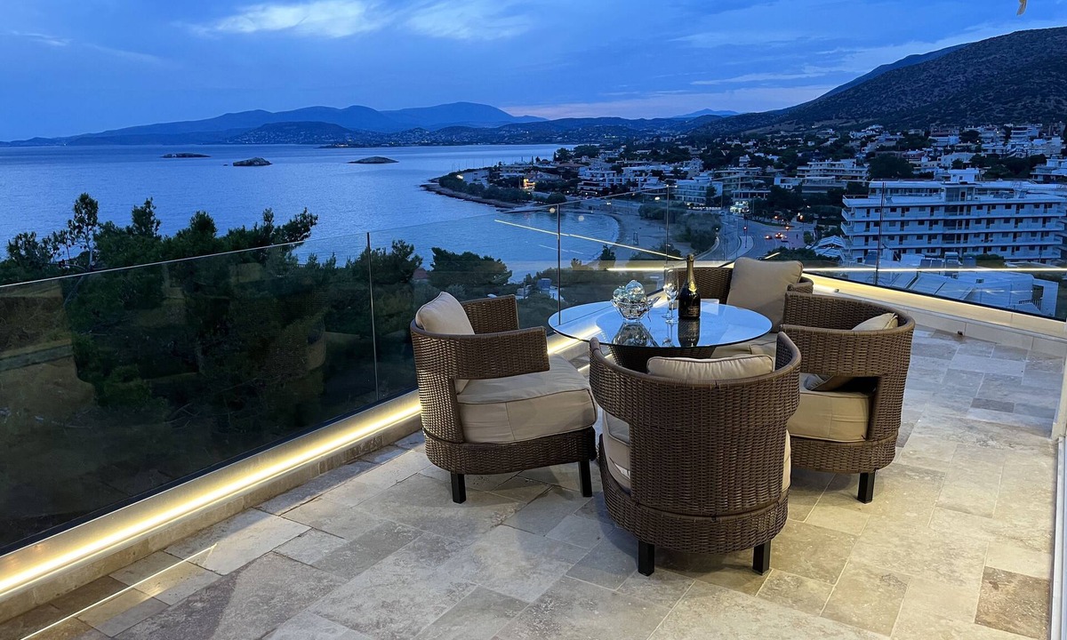 Saronida Apartment | Luxurious 2-Bed Seaside Apartment in Saronida