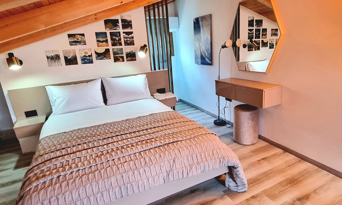 Skiathos Town Villa | Luxury Family Greek Villa- 10 mins from the beach
