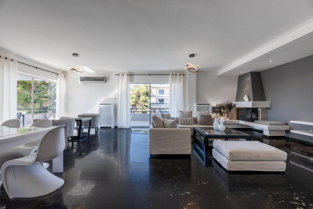 Glyfada Apartment | Luxury & Spacious 3 bdrm apt in Glyfada center