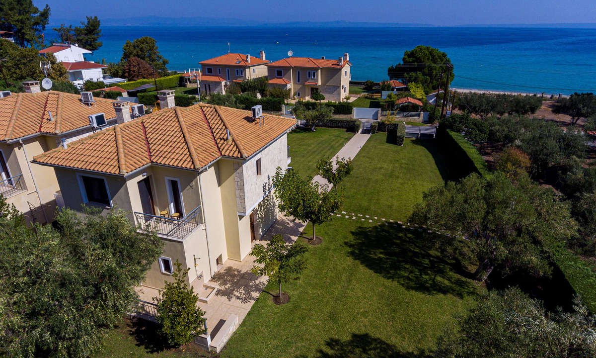 Kriopigi Villa | Luxury Villa next to the beach