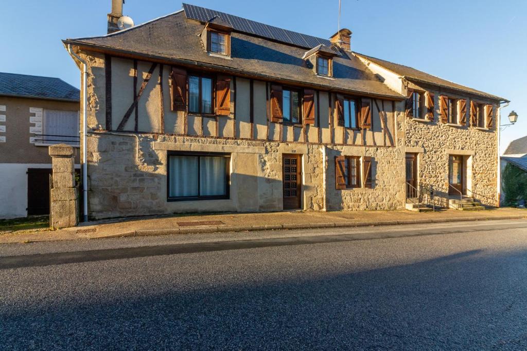 Treignac House | Maison de 4 chambres avec jardin amenage et wifi a Treignac