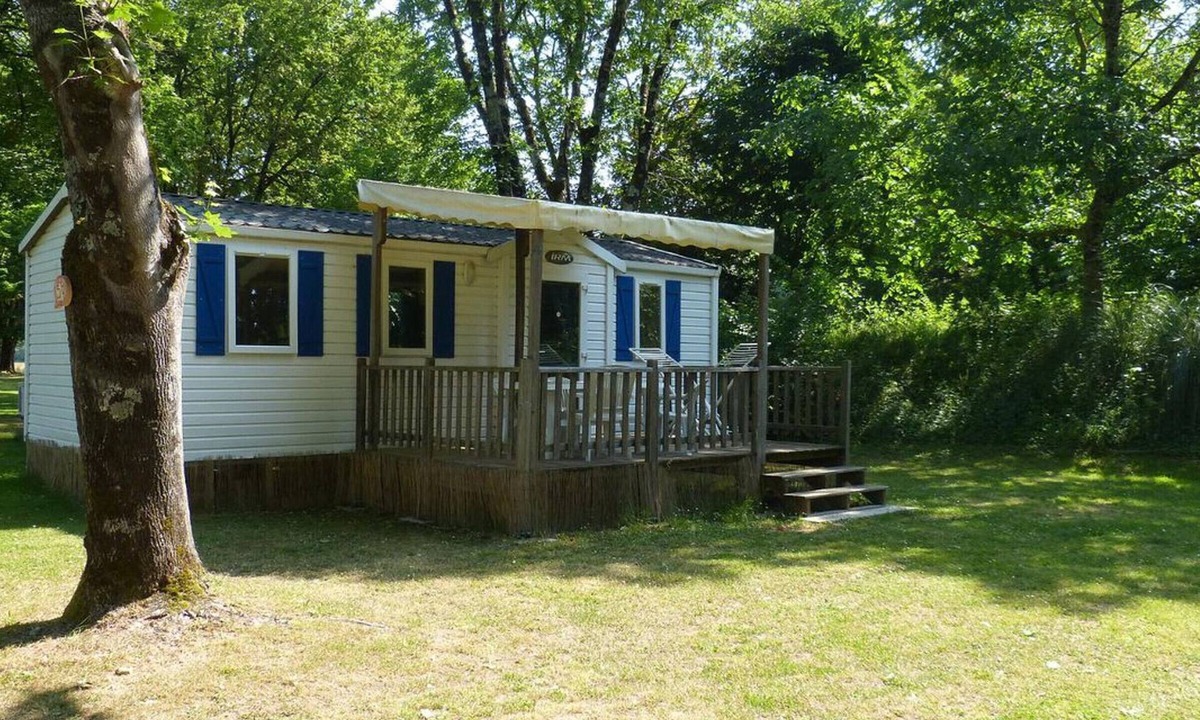 Bignac House | Mobile home with terrace in Bignac, sleeps 6