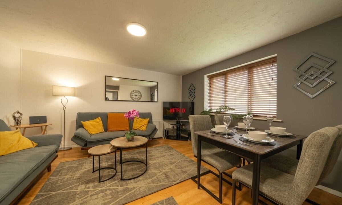 Cricklewood Apartment | Modern 2 Bed Apartment with free private parking
